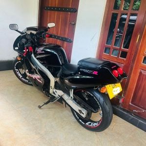 Honda CBR250R 2008 - Image 2