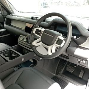 Land Rover Defender 2024 P300 - 110 - Image 3
