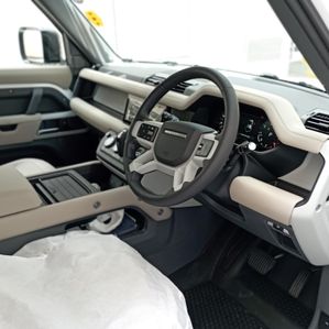 Land Rover Defender P300 110 2024 - Image 3