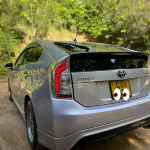 Toyota Prius 2013 - Image 2