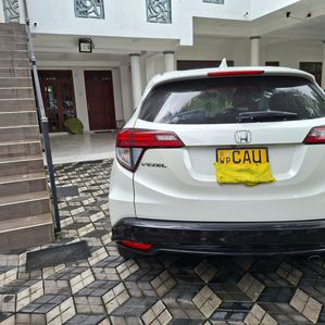 Honda Vezel Rs 2017 - Image 2