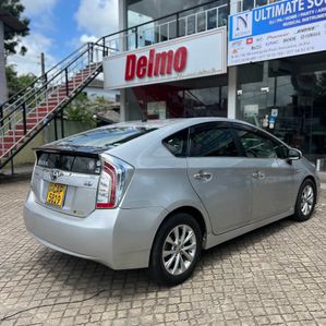 Toyota Prius 3rd gen 2014 - Image 2