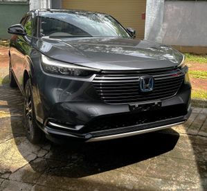 Honda Vezel Z Play /Moon Roof 2023