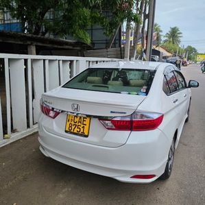 Honda Grace 2015 - Image 2
