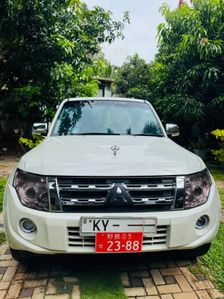 Mitsubishi Montero 2013