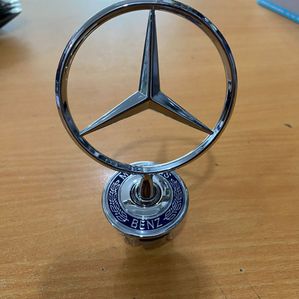 Mercedes Benz Emblem - Image 2