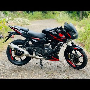 Bajaj Pulsar 220 2012 - Image 2