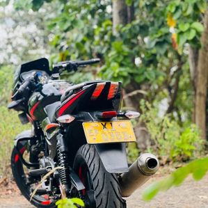 Bajaj Pulsar 220 2012 - Image 3