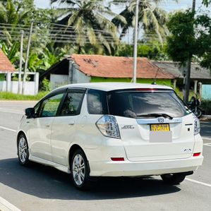 Honda Fit Shuttle 2012 - Image 2