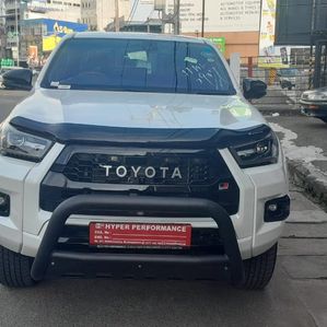 Toyota Hilux Gr Sport 2024 - Image 2