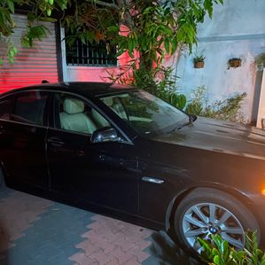 BMW 528i 2011 - Image 2
