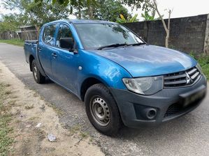 Mitsubishi L200 2011