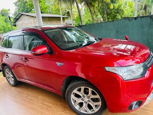Mitsubishi Outlander PHEV 2015