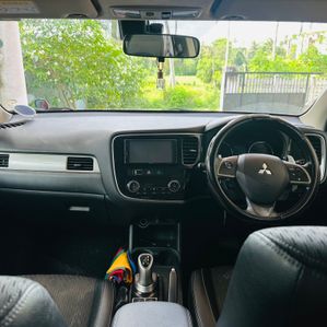 Mitsubishi Outlander PHEV 2015 - Image 3