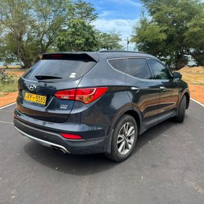 Hyundai Santa Fe 2014 - Image 2