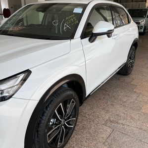 Honda Vezel Vezal z Grade 2025 - Image 3