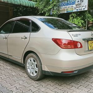 Nissan Bluebird Sylphy G11 2007 - Image 2