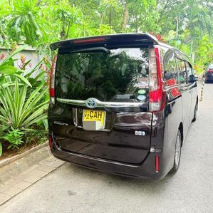 Toyota Esquire GI 2015 - Image 3
