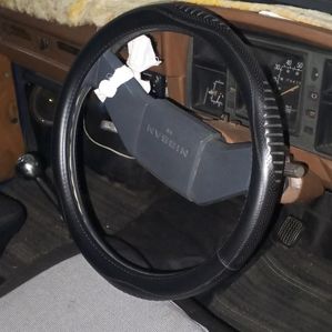 Nissan Double cab 1982 - Image 3