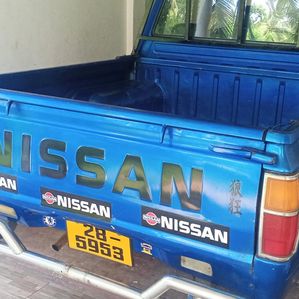 Nissan Double cab 1982 - Image 4