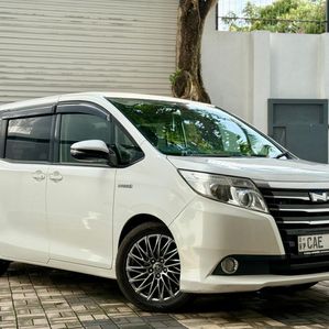 Toyota Voxy Noah 2014 - Image 2