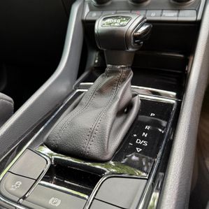 Skoda Karoq 2018 - Image 4