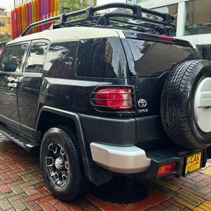 Toyota FJ Cruiser 2014 - Image 2