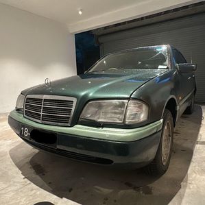 Mercedes Benz C180 W202 1994 - Image 2