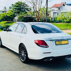 Mercedes Benz E220 AMG LINE 2019 - Image 4
