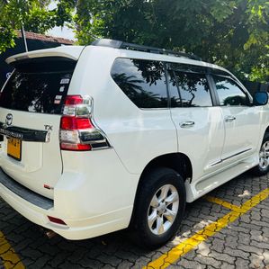 Toyota Land Cruiser Prado 150 2010 - Image 3