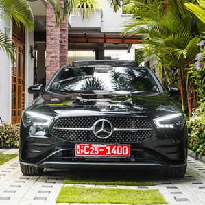 Mercedes Benz CLA 180 AMG Premium Plus 2024 - Image 2