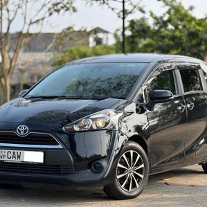 Toyota Sienta 7 Seater Full Option 2016 - Image 2