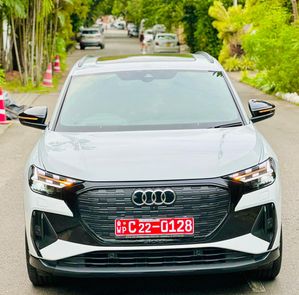 Audi Q4 E-Tron S Line Vorsprung Fly Loaded 2024