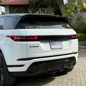 Land Rover Range Evoque DYNAMIC SE P300e 2024 - Image 3