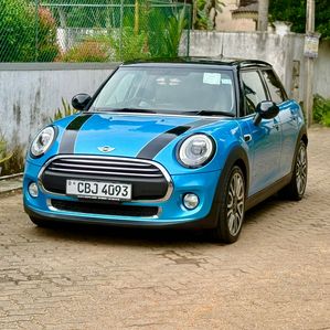Mini Cooper Sport Twin Turbo 2019 - Image 2