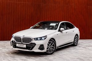 BMW 523i M-Sport SUNROOF 2024