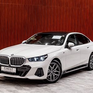 BMW 523i M-Sport SUNROOF 2024 - Image 2