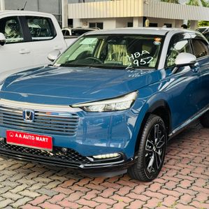 Honda Vezel Z Play two Tone BNew 2024 - Image 2