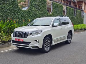 Toyota Land Cruiser Prado TRD 2023