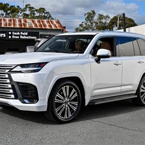 Lexus LX500d Sports Luxury 2025 - Image 2