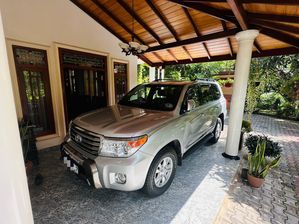 Toyota Land Cruiser Sahara V8 VX 2011