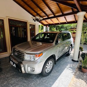 Toyota Land Cruiser Sahara V8 VX 2011 - Image 2