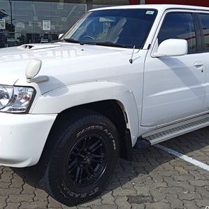 Nissan Patrol 2011 - Image 2