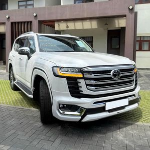 Toyota Land Cruiser Sahara LC300 V6 2024 - Image 2