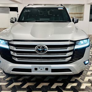 Toyota Land Cruiser Sahara V6 Diesel 7 seats 2025 - Image 3