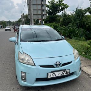 Toyota Prius 3rd Generation 2010 - Image 2