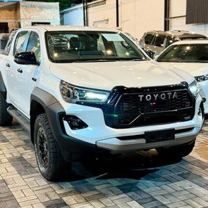 Toyota Hilux GR SPORTS 2024 - Image 3