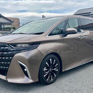 Toyota Alphard Executive Lounge 2024 - Image 2