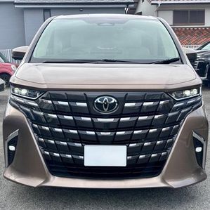 Toyota Alphard Executive Lounge 2024 - Image 3