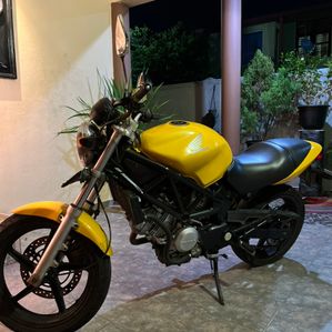 Honda VTR 250 2013 - Image 2